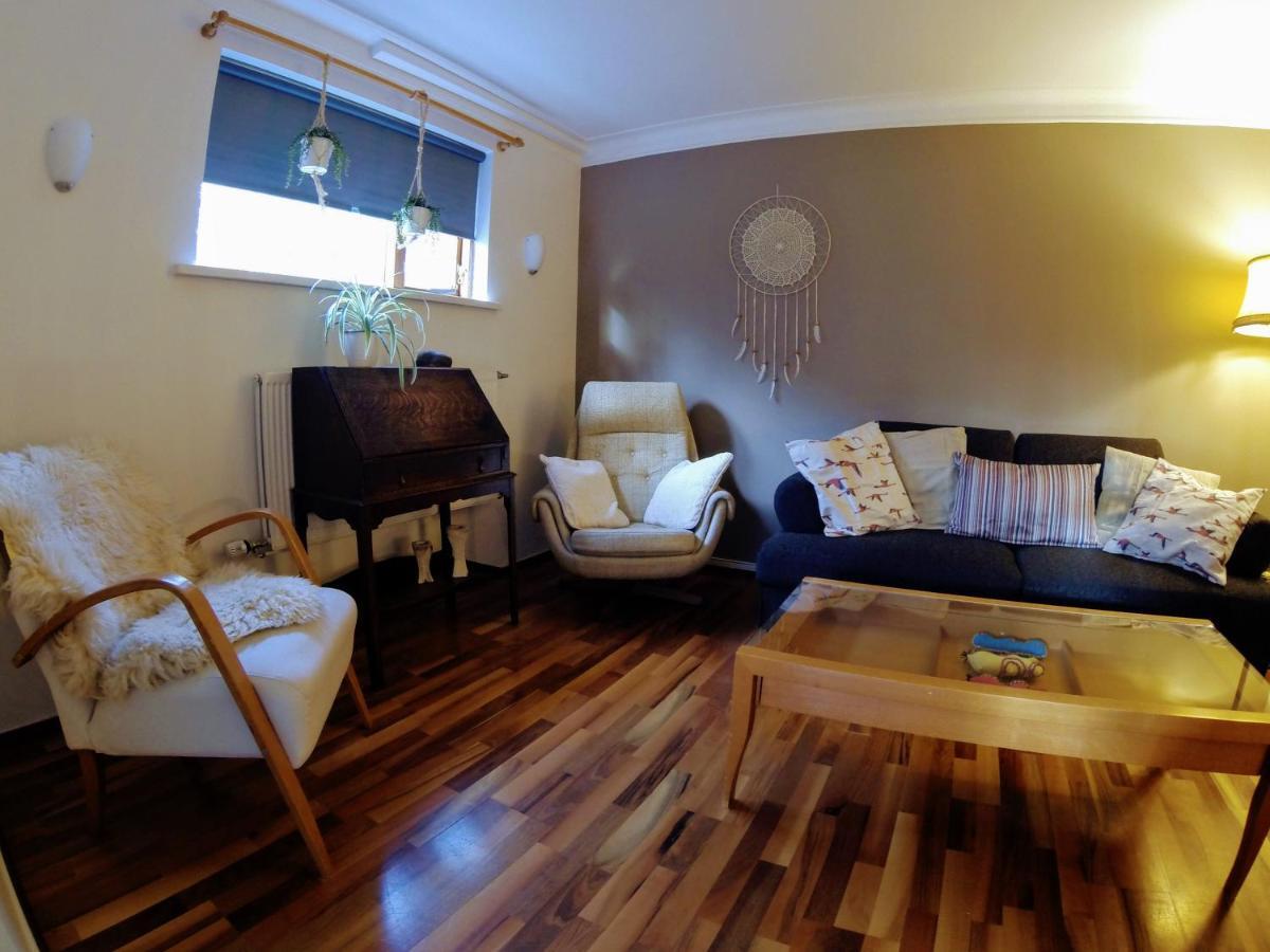 Skjolbraut - Cozy Apartment - Central Location - Free Parking - Close To A Public Swimming Pool And Sky Lagoon Reykjavík Dış mekan fotoğraf